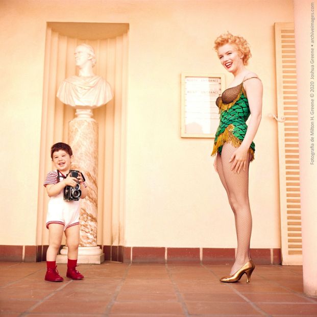 Marilyn con Joshua Green. Mayo, 1956. Foto de Milton H. Greene 2020 Joshua Green