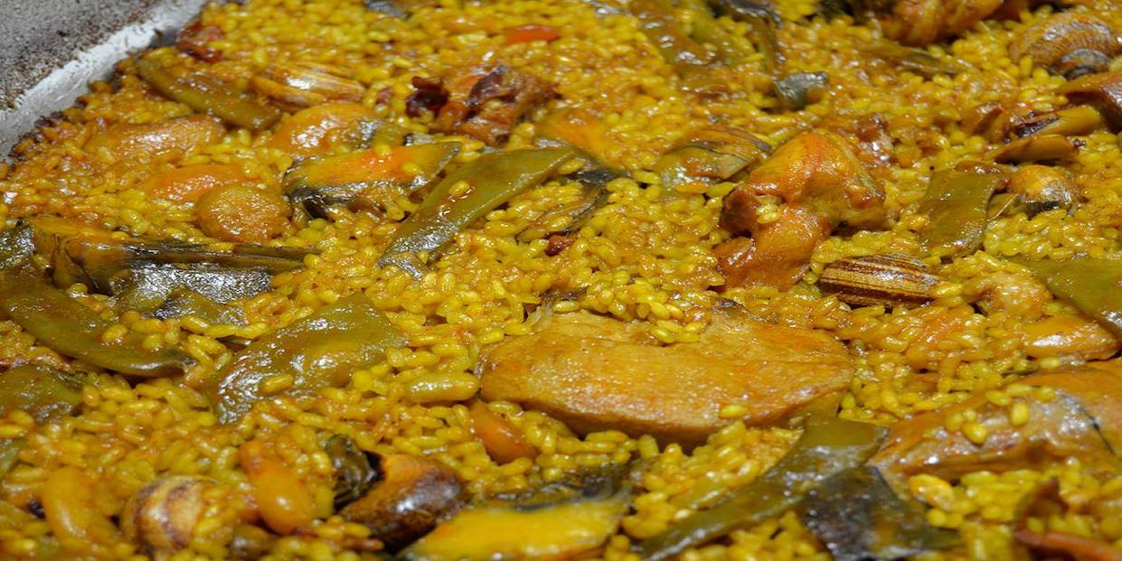 Los 10 errores imperdonables que cometes al hacer una paella valenciana