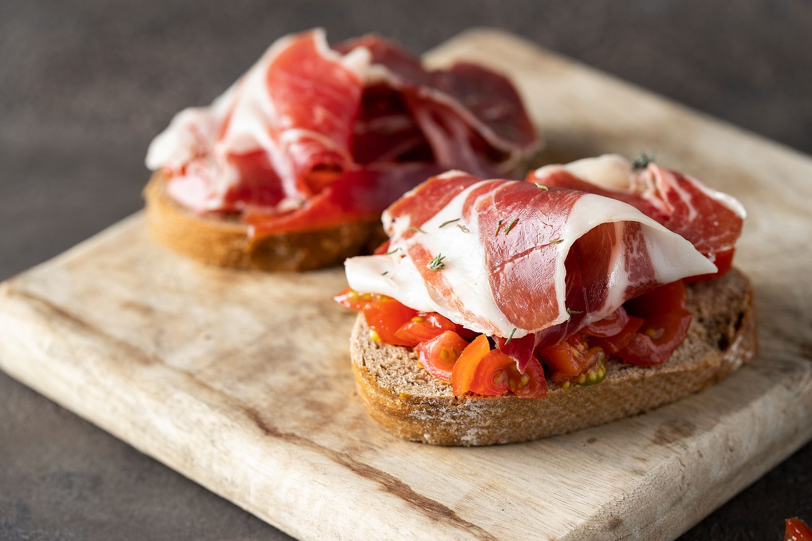 Por qué el jamón ibérico no es un embutido y otras confusiones con los derivados cárnicos (Foto Bigstock)