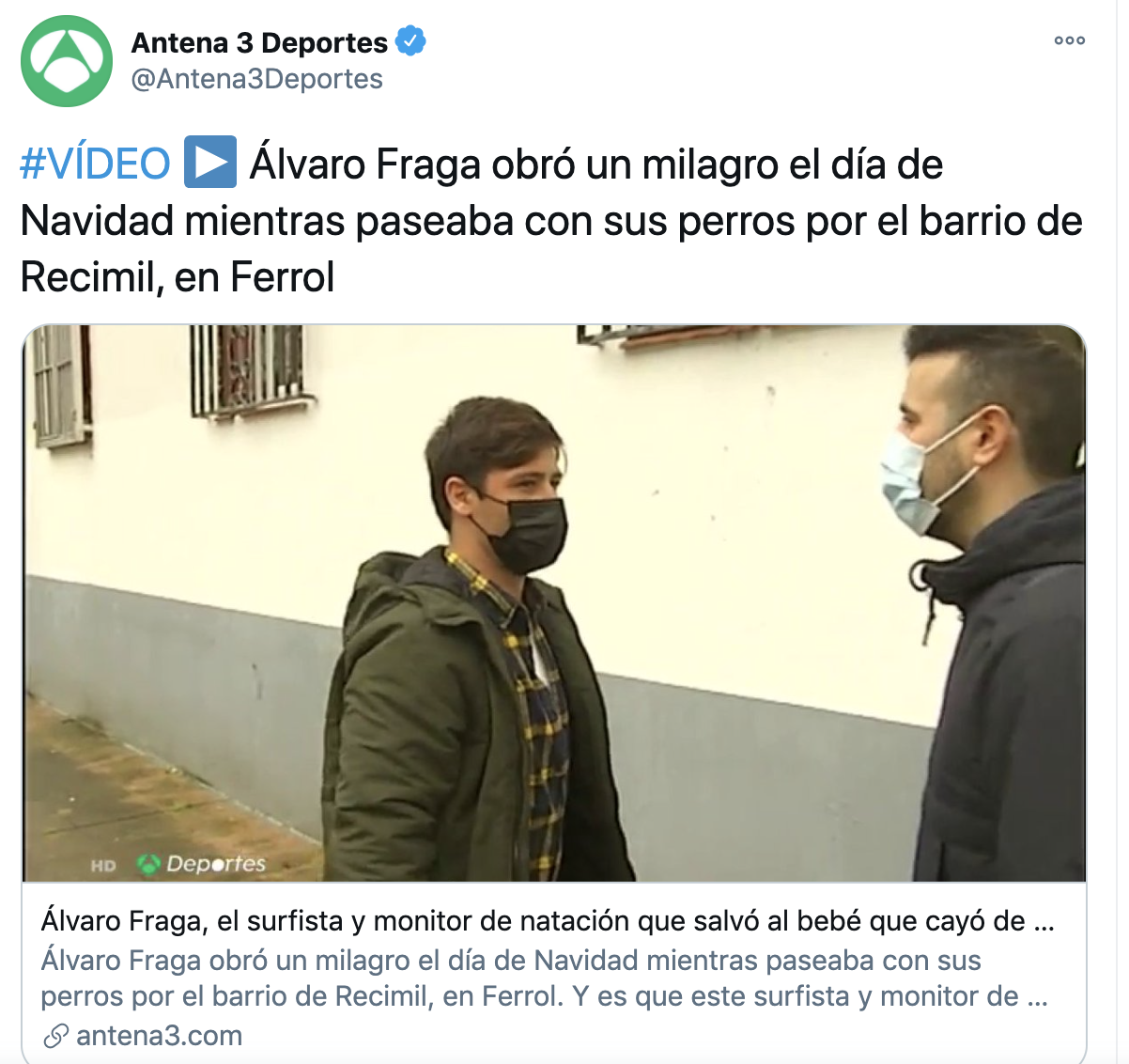 Un vecino salva en Ferrol a un bebé que se precipitó por una ventana al mediodía del día de Navidad. Foto: Captura de Antena 3 TV Un vecino salva en Ferrol a un bebé que se precipitó por una ventana al mediodía del día de Navidad. Foto: Captura de Antena 3 TV