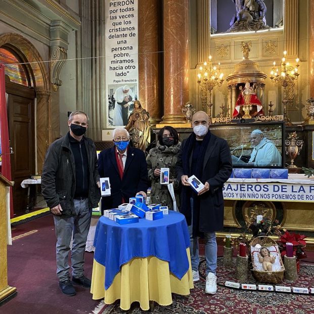 El padre Ángel en la iglesia de San Antón (Madrid). Foto: Europa Press 