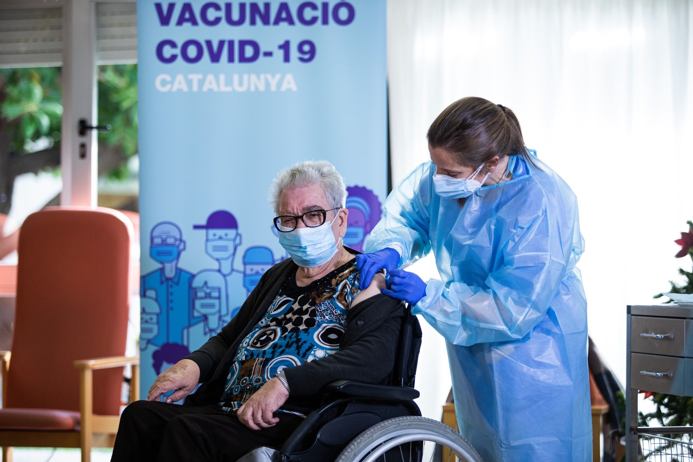 Las residencias catalanas avisan de que la vacunación contra el coronavirus lleva 15 días de retraso