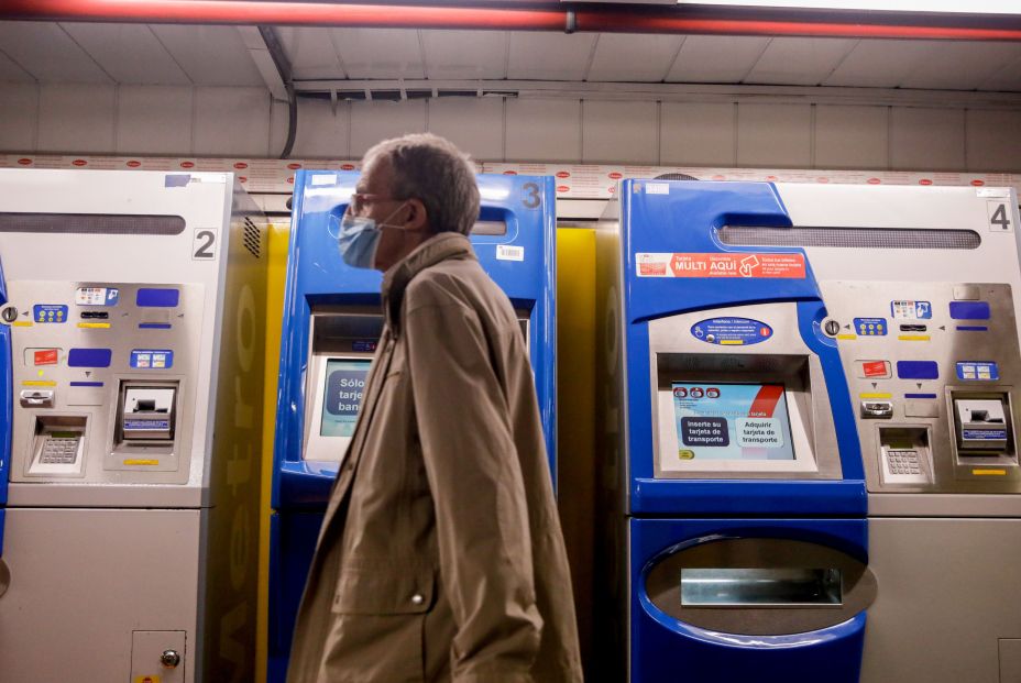 Baja un 25% el precio del abono transporte para los mayores de 65 años de la Comunidad de Madrid Baja un 25% el precio del abono transporte para los mayores de 65 años de la Comunidad de Madrid