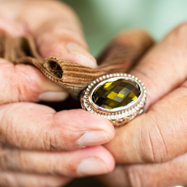  Cómo debemos limpiar las joyas para que luzcan como el primer día