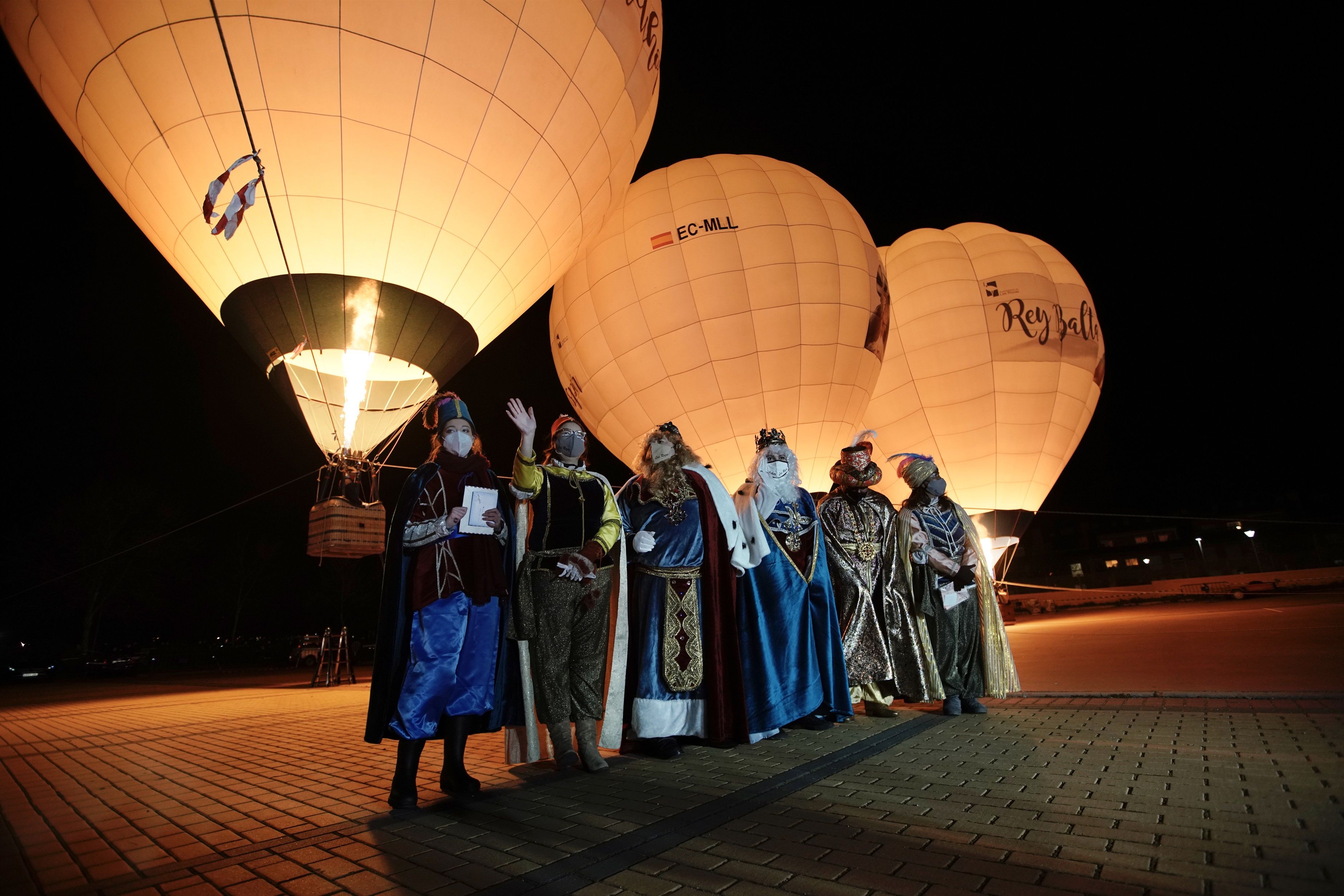 Recorridos en globo, comitivas y recepciones con cita previa sustituyen a las cabalgatas de Reyes