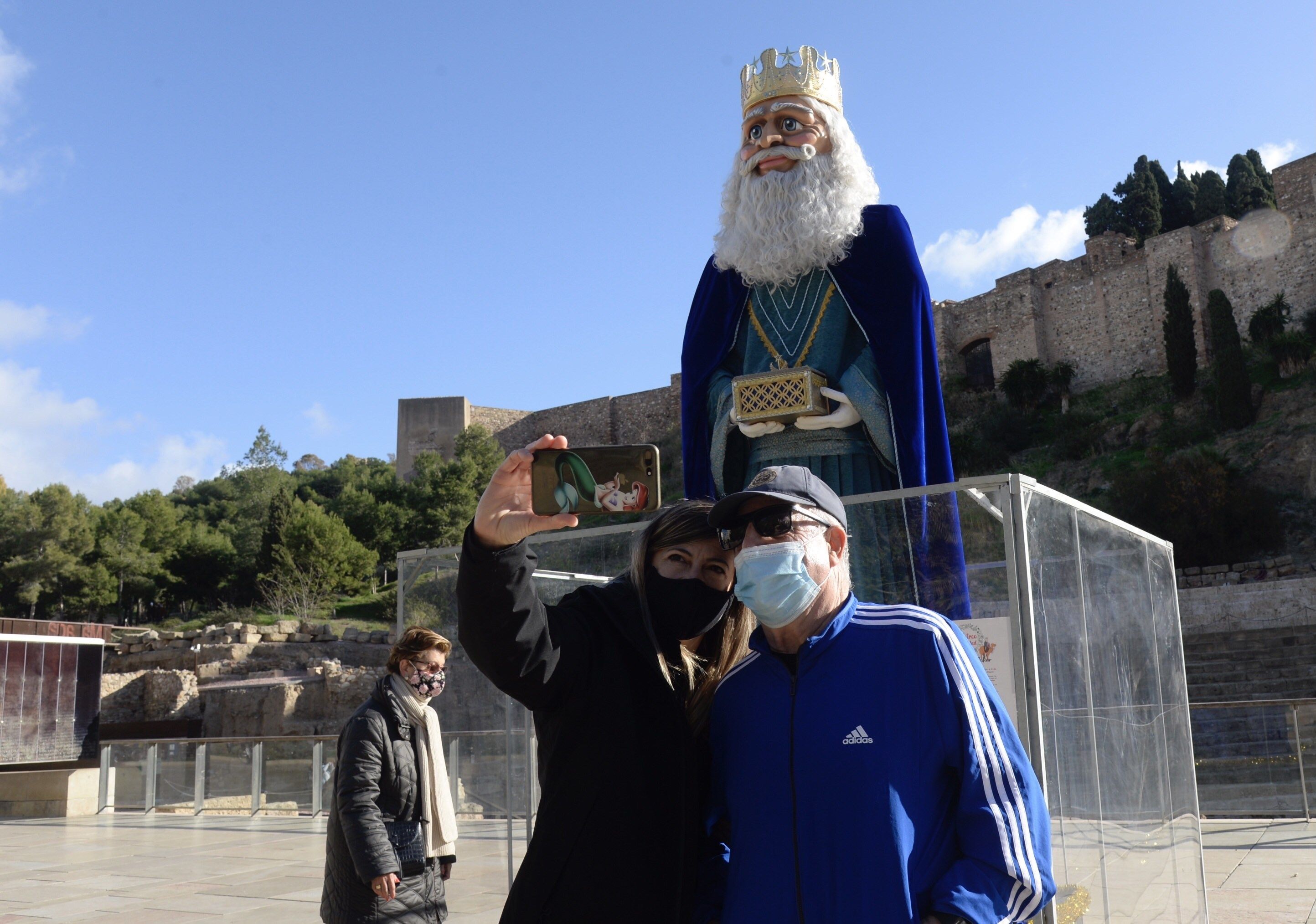 EuropaPress 3497029 ayuntamiento malaga informa figuras gigantes reyes magos instalan centro