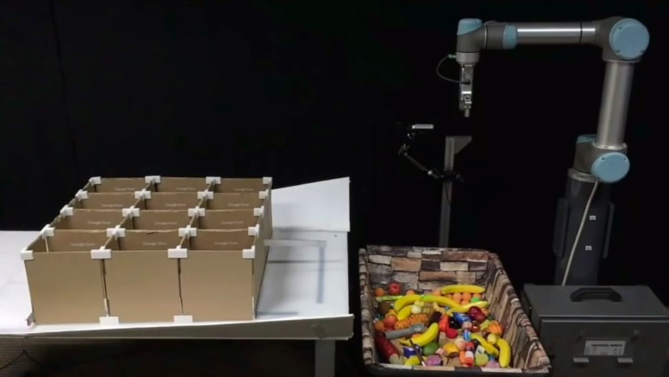 Google desarrolla un robot capaz de agarrar y lanzar objetos con más precisión que un humano