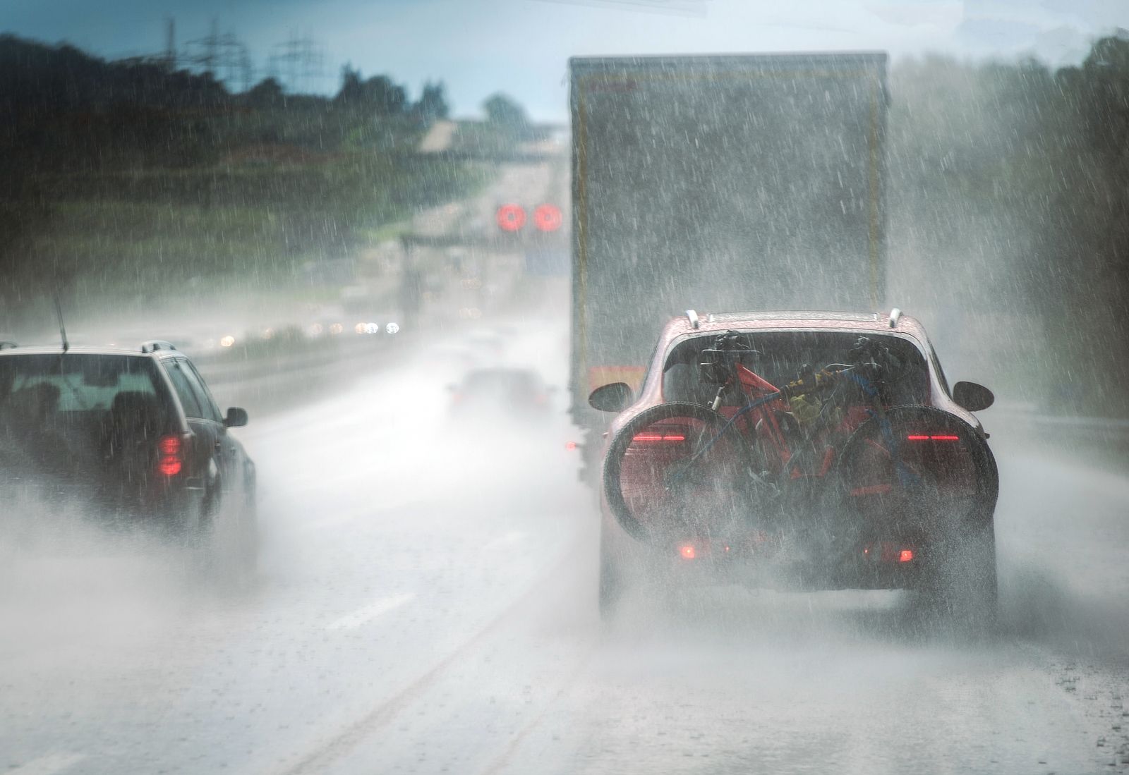 Aquaplaning, qué es y cómo evitar sustos en la calzada (Foto Bigstock) 2