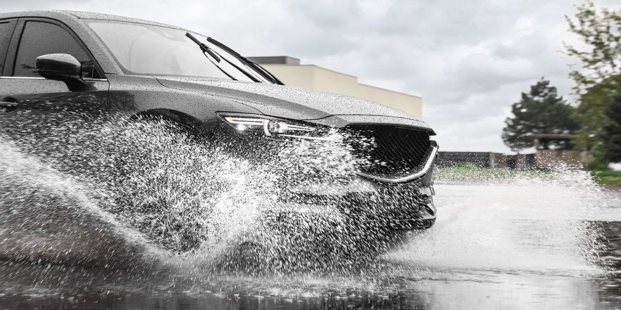 Aquaplaning, qué es y cómo evitar sustos en la calzada (Foto Bigstock)