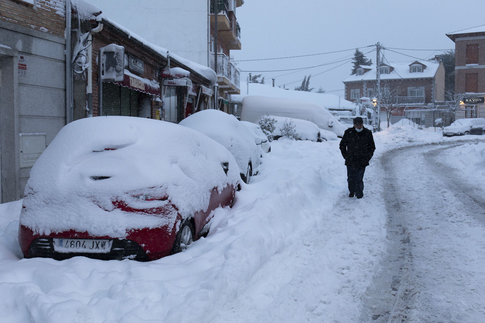 Cuidado con el hielo en el parabrisas: Consejos para quitarlo