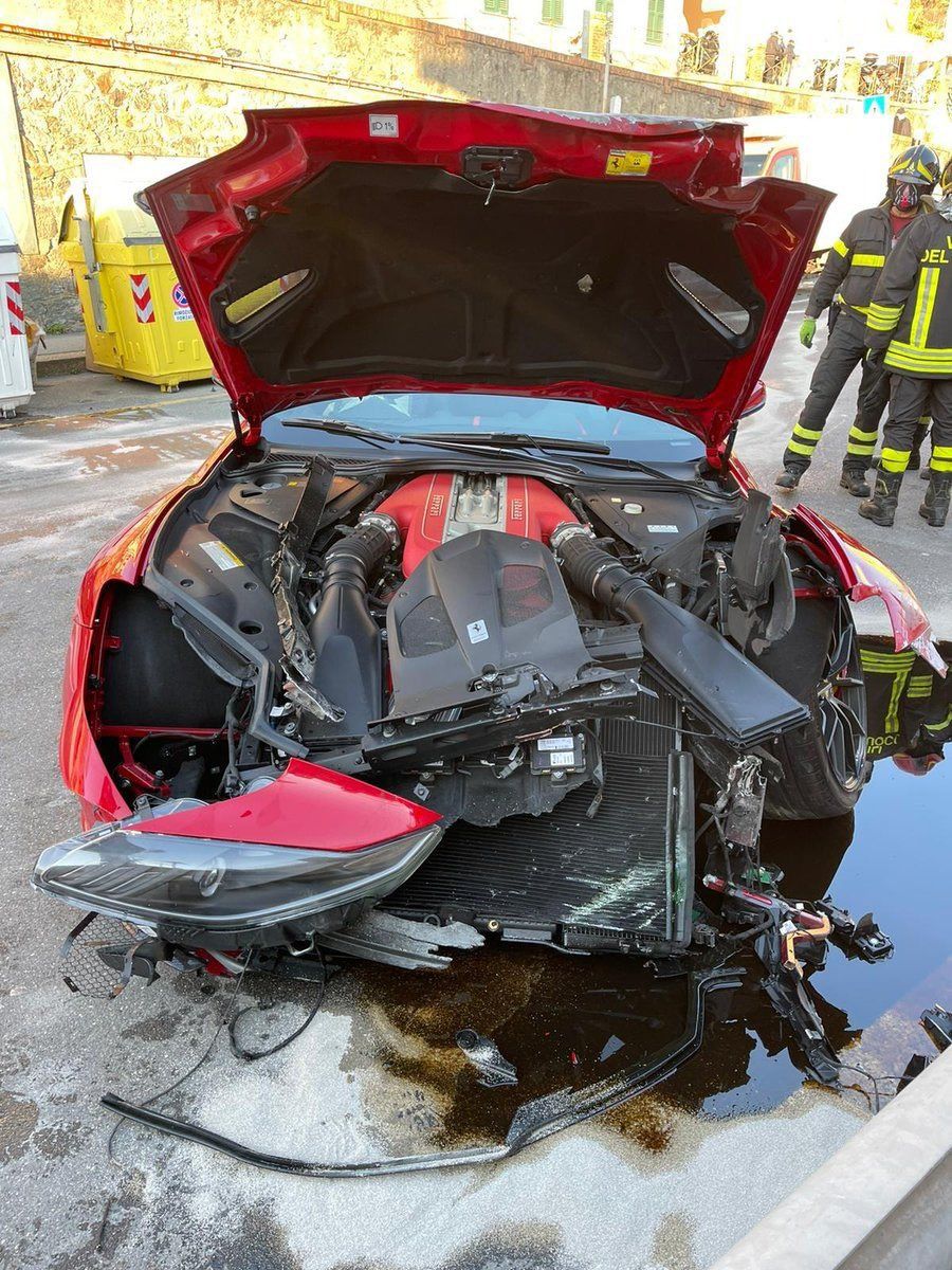 Un futbolista lleva su Ferrari a lavar y se lo devuelven así