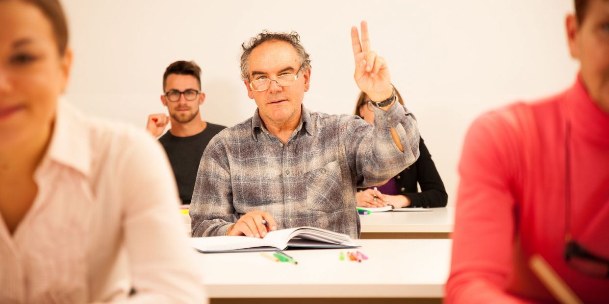 Consejos para aprender idiomas pasados los 60 años (Foto Bigstock)