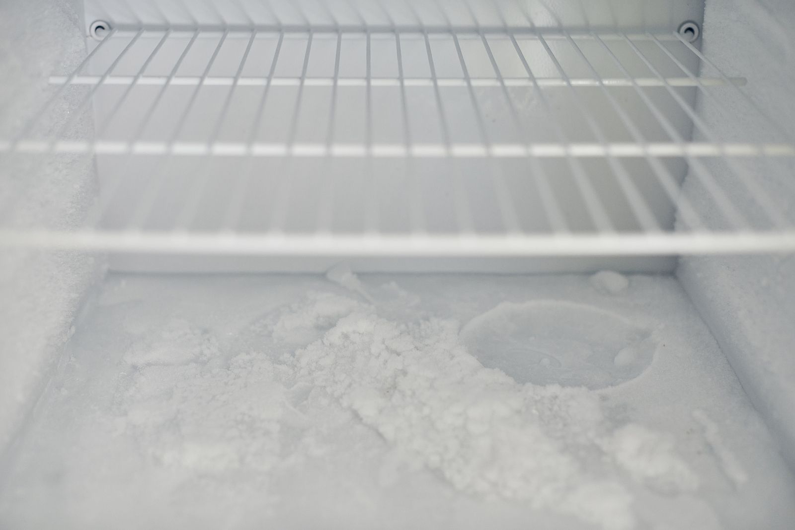 Cómo descongelar el congelador rápidamente paso a paso Foto: bigstock