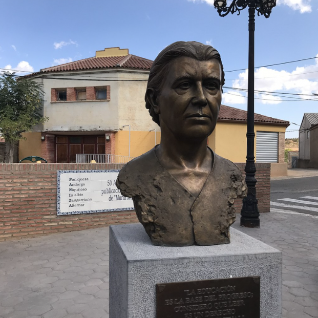 Busto de María Moliner en Paniza. Foto: Wikipedia