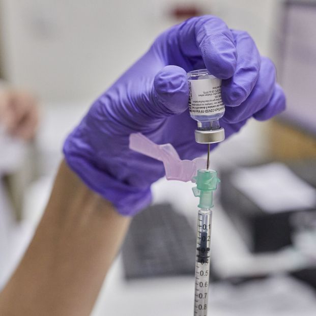 Cinco alcaldes se vacunan del coronavirus sin corresponderles alegando que "sobraban dosis"