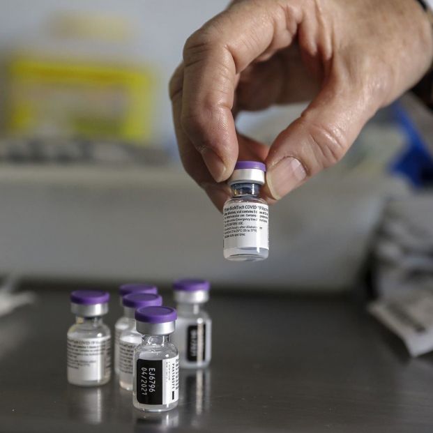 Noruega investiga la muerte de 23 perdsonbas mayores vulnerables tras recibir la vacuna de Pfizer. Foto: Europa Press 