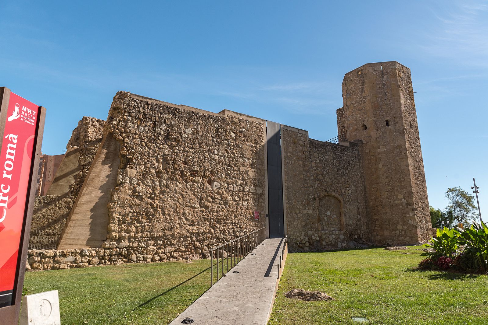 Ruta por las murallas de las ciudades españolas patrimonio de la Humanidad (Foto Bigstock)