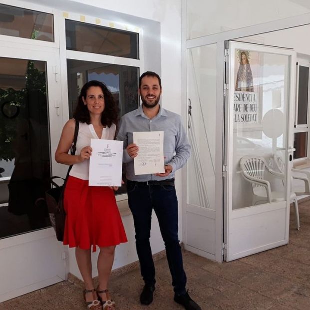 El alcalde de Ondara, José Ramiro y la directora de la Residencia, Paqui Ferrando - Foto: Radio la veu d'ondara El alcalde de Ondara, José Ramiro y la directora de la Residencia, Paqui Ferrando - Foto: Radio la veu d'ondara