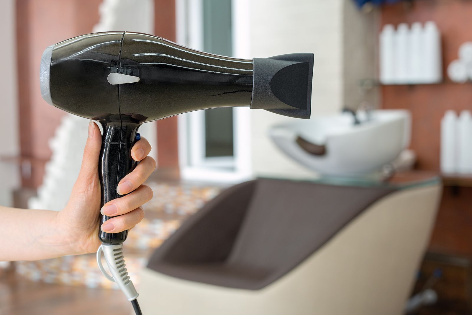 Beneficios de secarte el pelo al aire libre Foto: bigstock