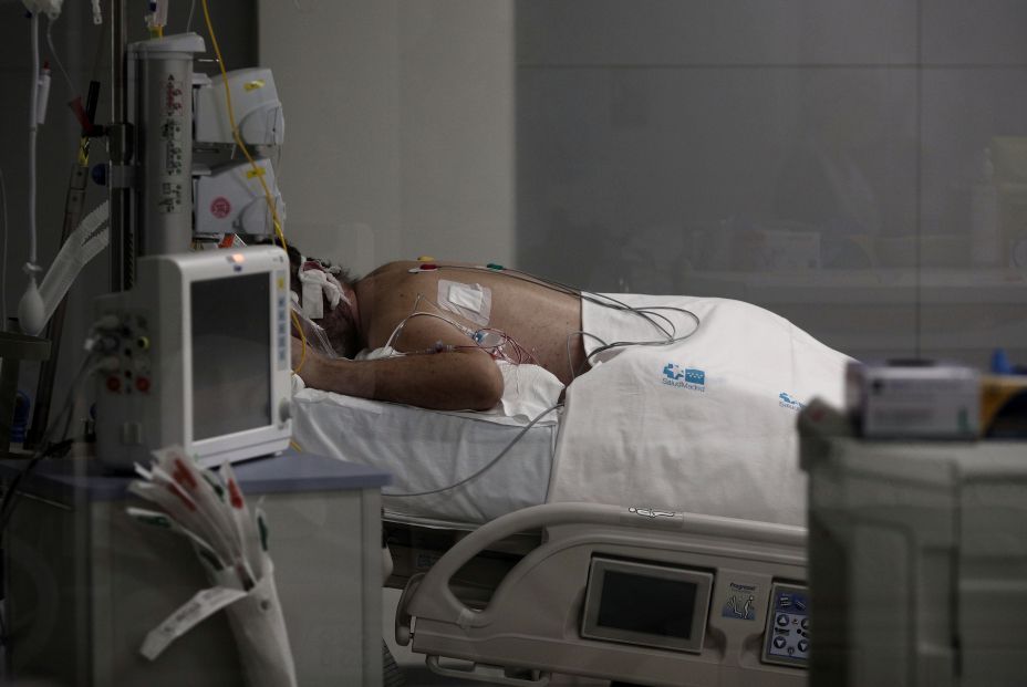 EuropaPress 3526502 enfermo cama uci hospital emergencias isabel zendal madrid espana 20 enero