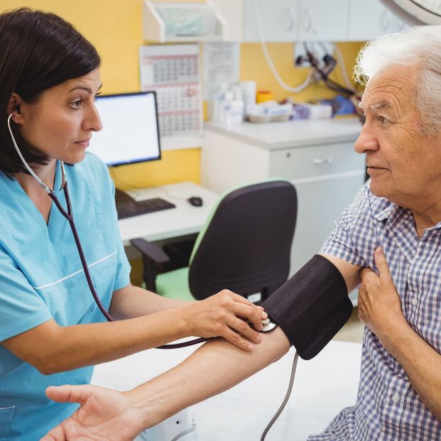 Controlar la presión arterial en ambos brazos es vital para evaluar el riesgo cardiovascular, según un estudio (Foto Bigstock) 2