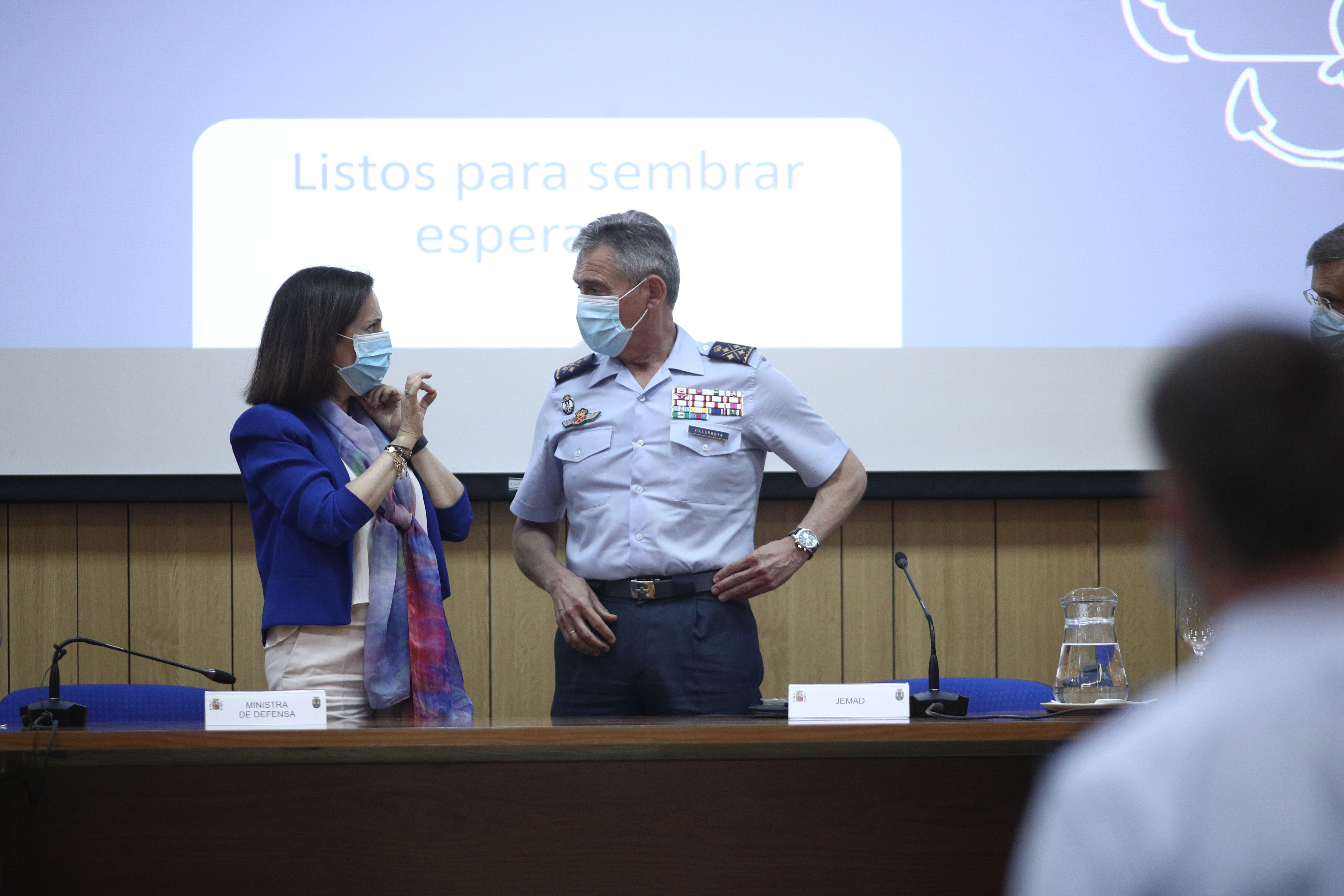 Robles pide explicaciones al JEMAD tras conocer que ha sido vacunado contra el coronavirus