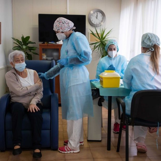 Vacunación de mayores en residencias. Foto: Europa Press 