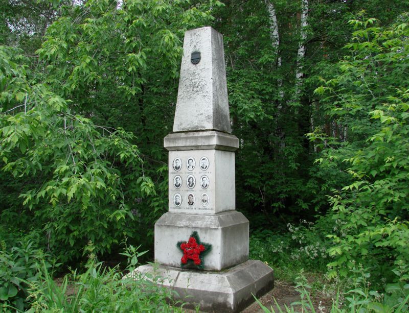 La tumba de los muertos en el paso Diátlov, en un cementerio en Ekaterimburgo. Foto: Wikipe3dia