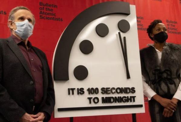 La pandemia se hace notar en el 'Reloj del Juicio Final' que está a 100 segundos del apocalipsis. Foto:Europa Press La pandemia se hace notar en el 'Reloj del Juicio Final' que está a 100 segundos del apocalipsis. Foto:Europa Press