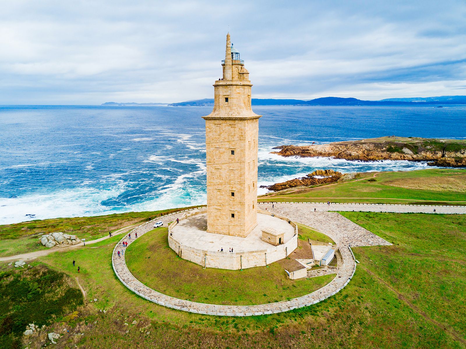 Ruta por los faros más icónicos de Galicia. Ruta por los 10 faros más bonitos de Galicia Foto: bigstock