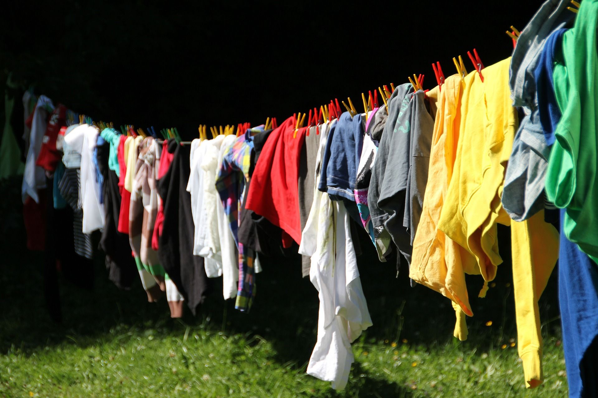 Por qué encoger la ropa cuando la lavas o la secas?