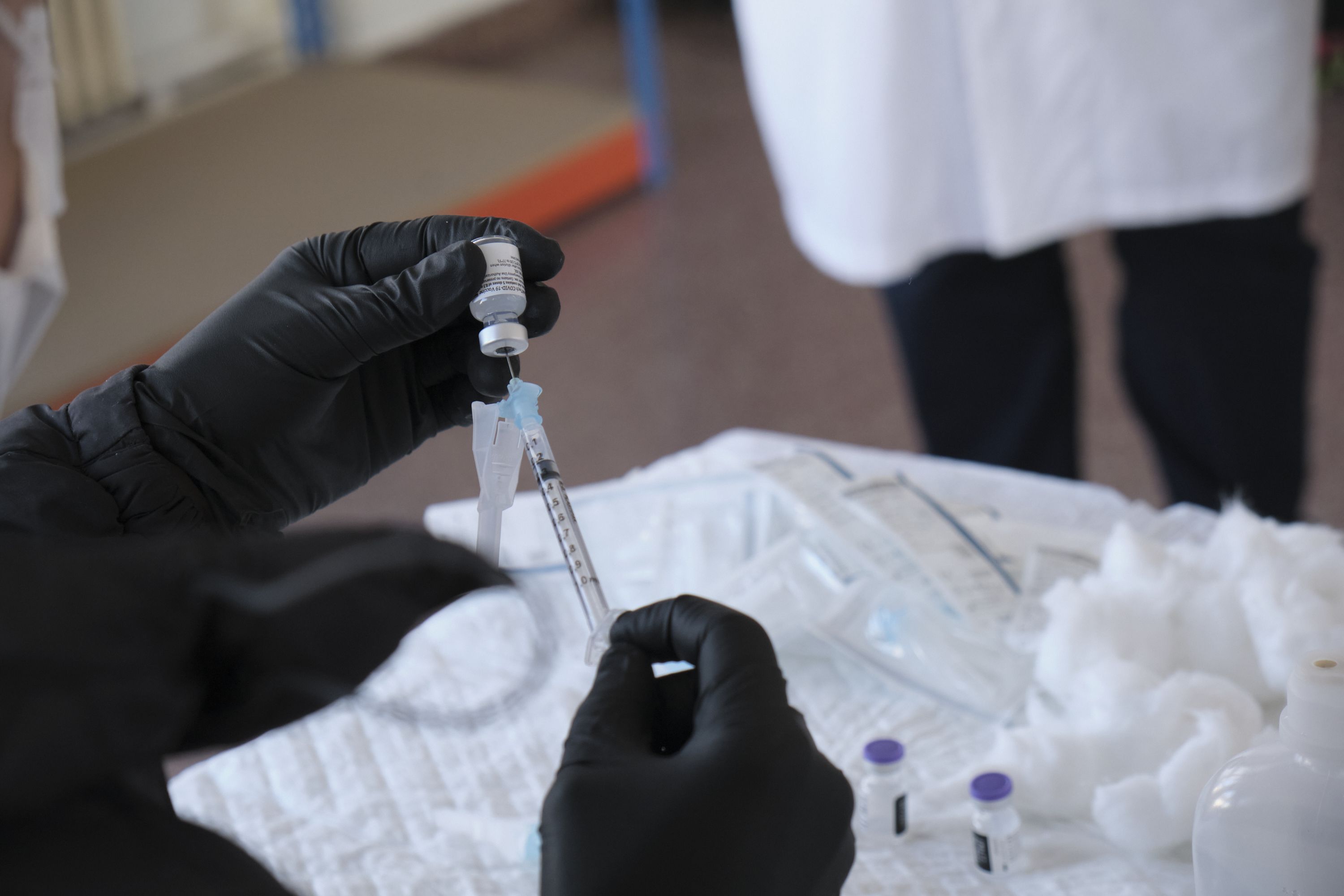 Dos residencias registran nuevos brotes de Covid-19 tras administrar la segunda dosis de la vacuna