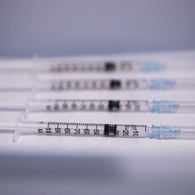 Reino Unido estudia la combinación de varias vacunas en mayores de 50 años Reino Unido estudia la combinación de varias vacunas en mayores de 50 años