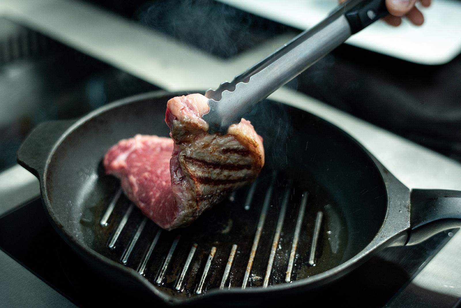 Así se debe cocinar la carne para que quede jugosa y dorada
