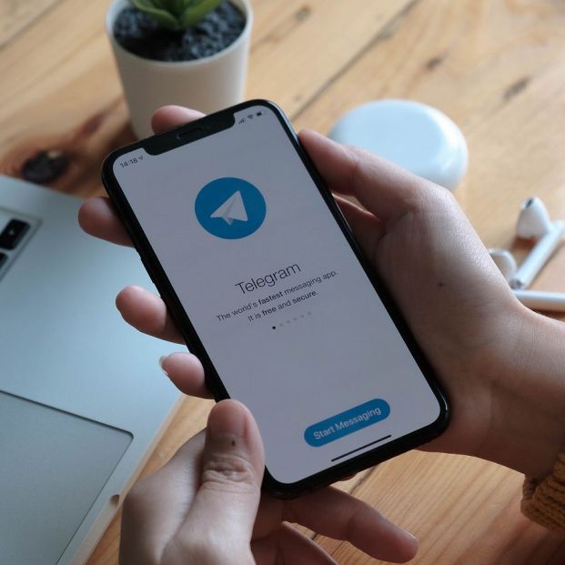 ¿Te has pasado a Telegram? No pierdas tus conversaciones de Whatsapp  bigstock