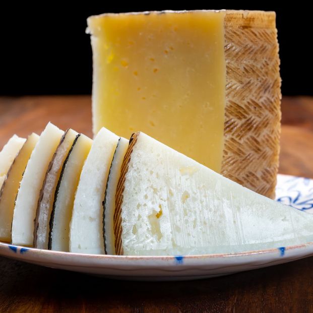 Consejos para cortar los diferentes tipos de quesos Foto: bigstock