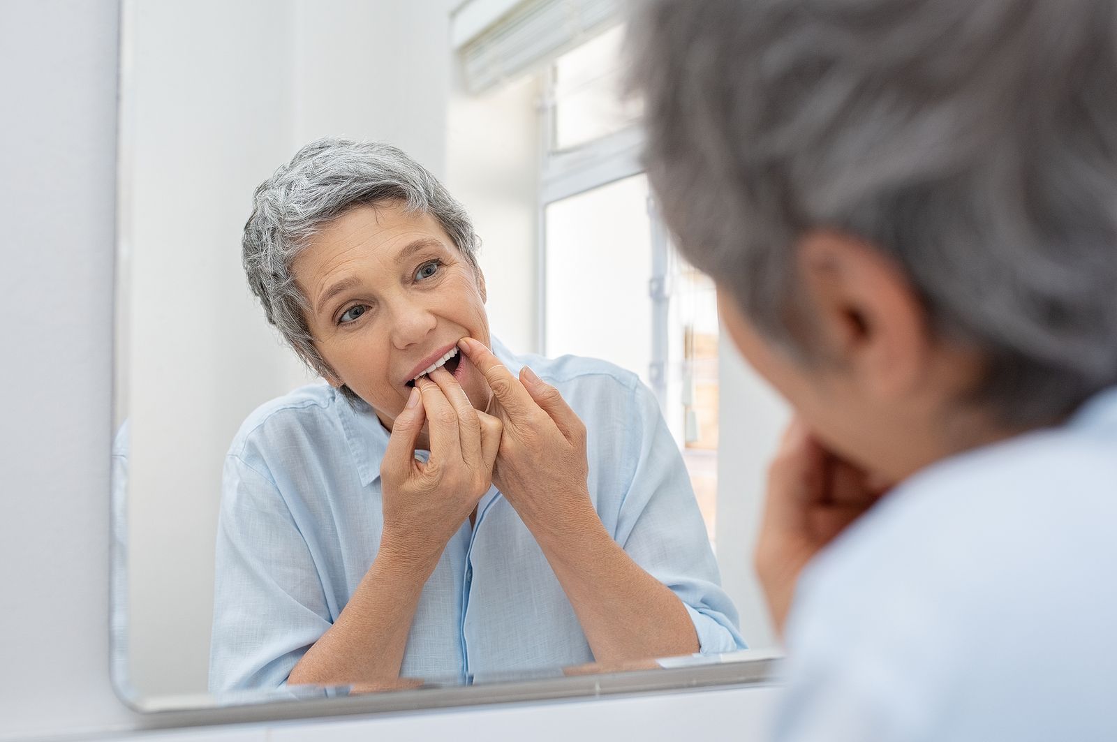 La mejor pasta de dientes para tu prótesis dental (Foto Bigstock) 2