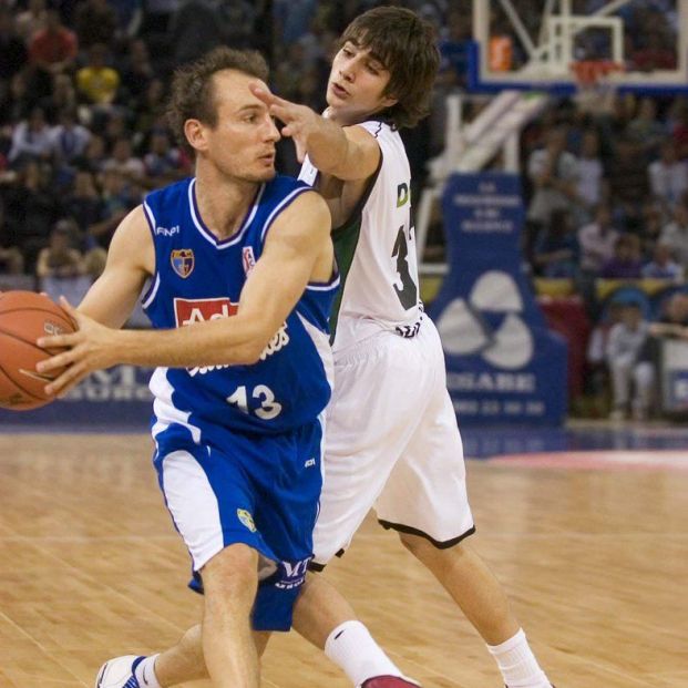 Nacho Azofra frente a Ricki Rubio en un partido con Estudiantes (Club Estudiantes) Nacho Azofra frente a Ricki Rubio en un partido con Estudiantes (Club Estudiantes)
