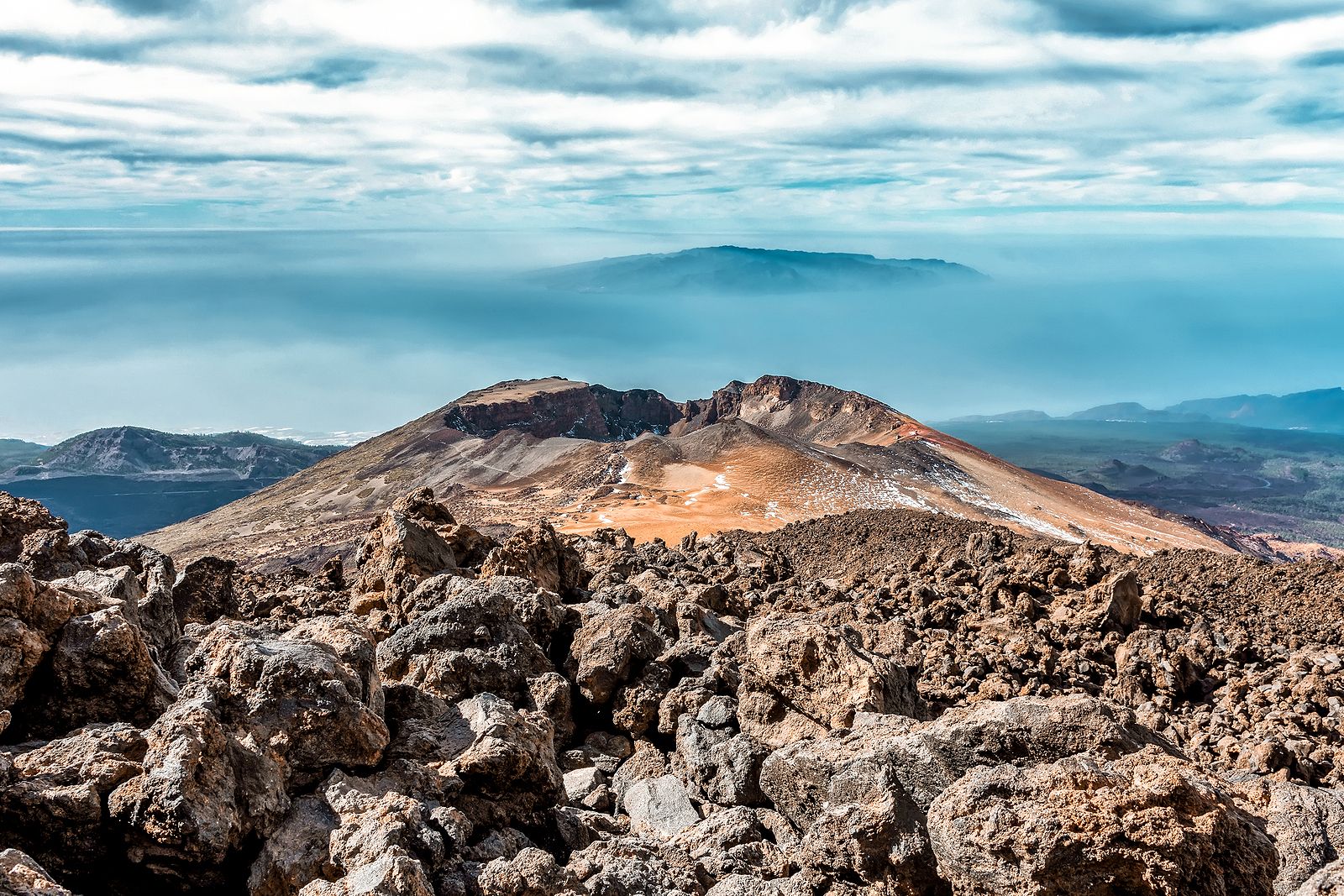 Damos la vuelta al mundo visitando volcanes  bigstock 