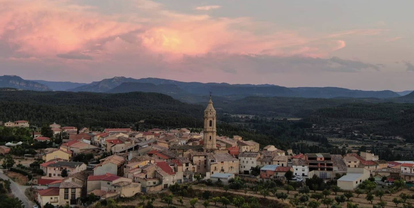 El alcalde de Torre del Compte, en Teruel, rescata la historia del municipio a través de sus vecinos. Foto  Ayuntamiento de Torre del Compte