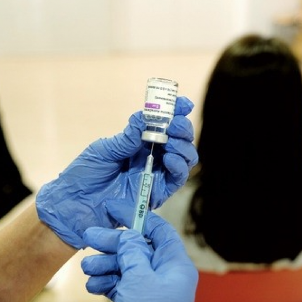 Caos con las vacunas: La OMS sí recomienda la de AstraZeneca para mayores de 65 años