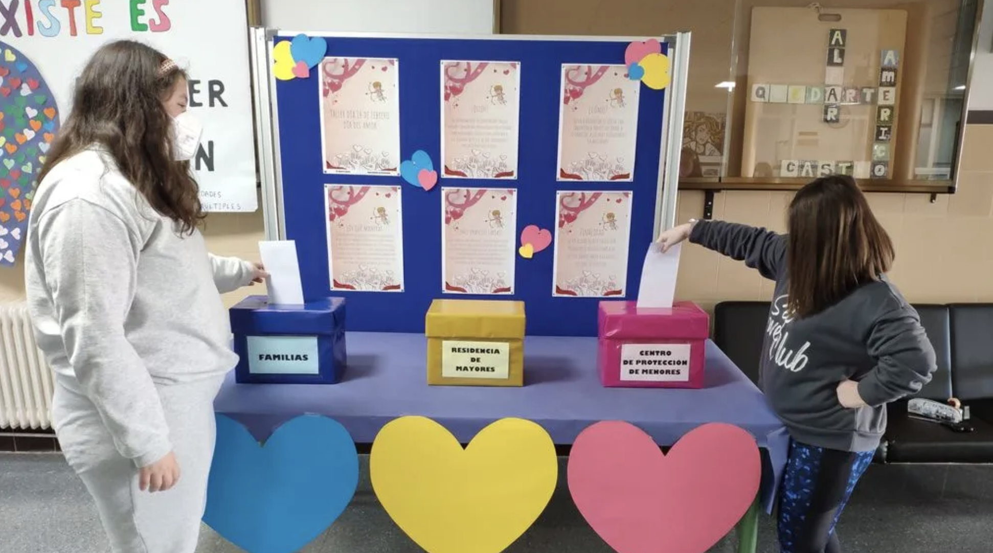 Un instituto de Granada celebra San Valentin con cartas de amor a los mayores
