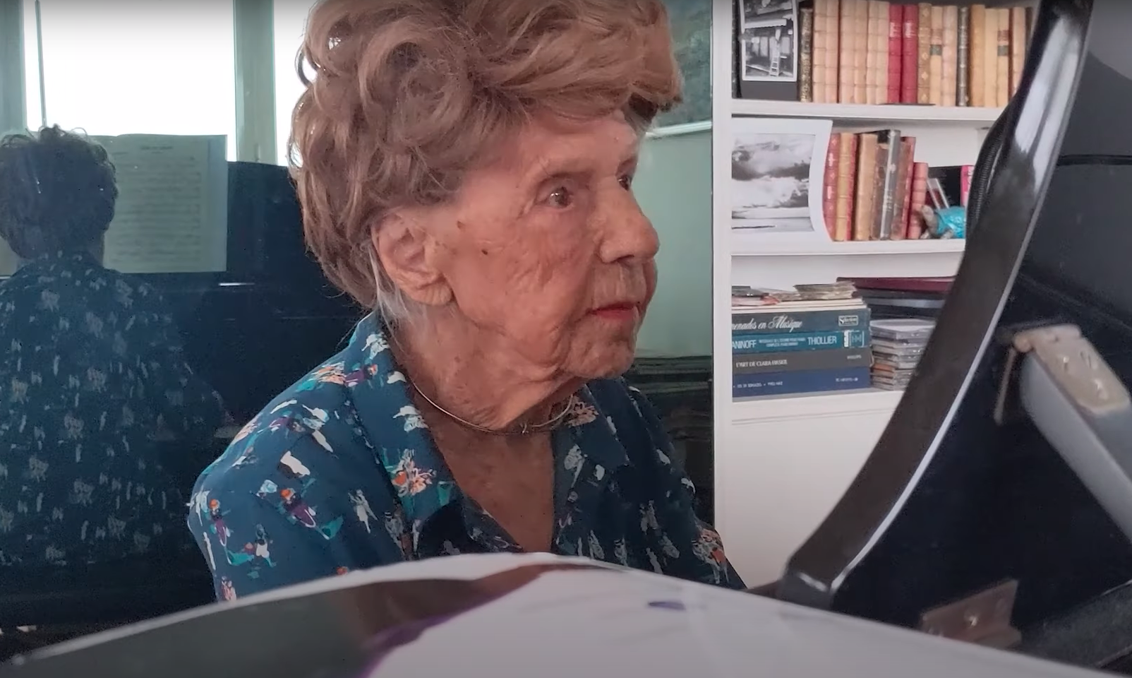 VÍDEO: A sus 106 años, Colette sigue poniendo música a su vida tocando el piano