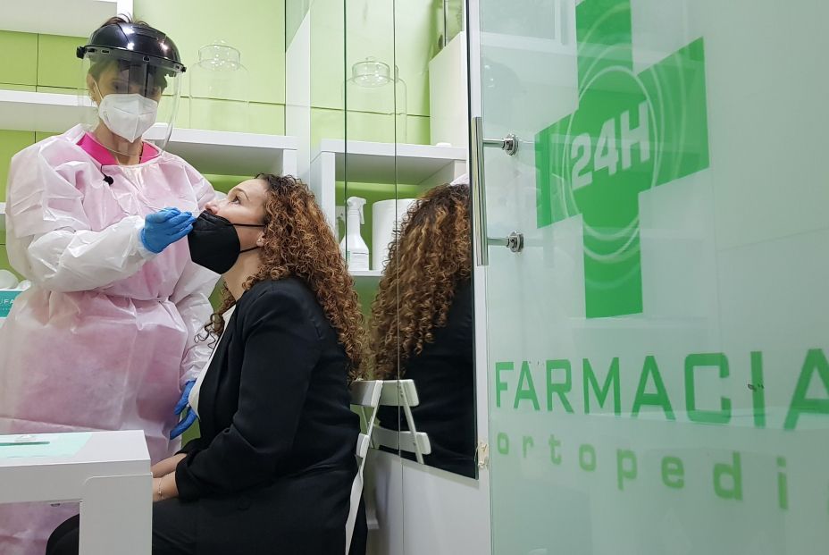 Madrid, Cataluña y Galicia comienzan a realizar test rápidos de Covid-19 en las farmacias