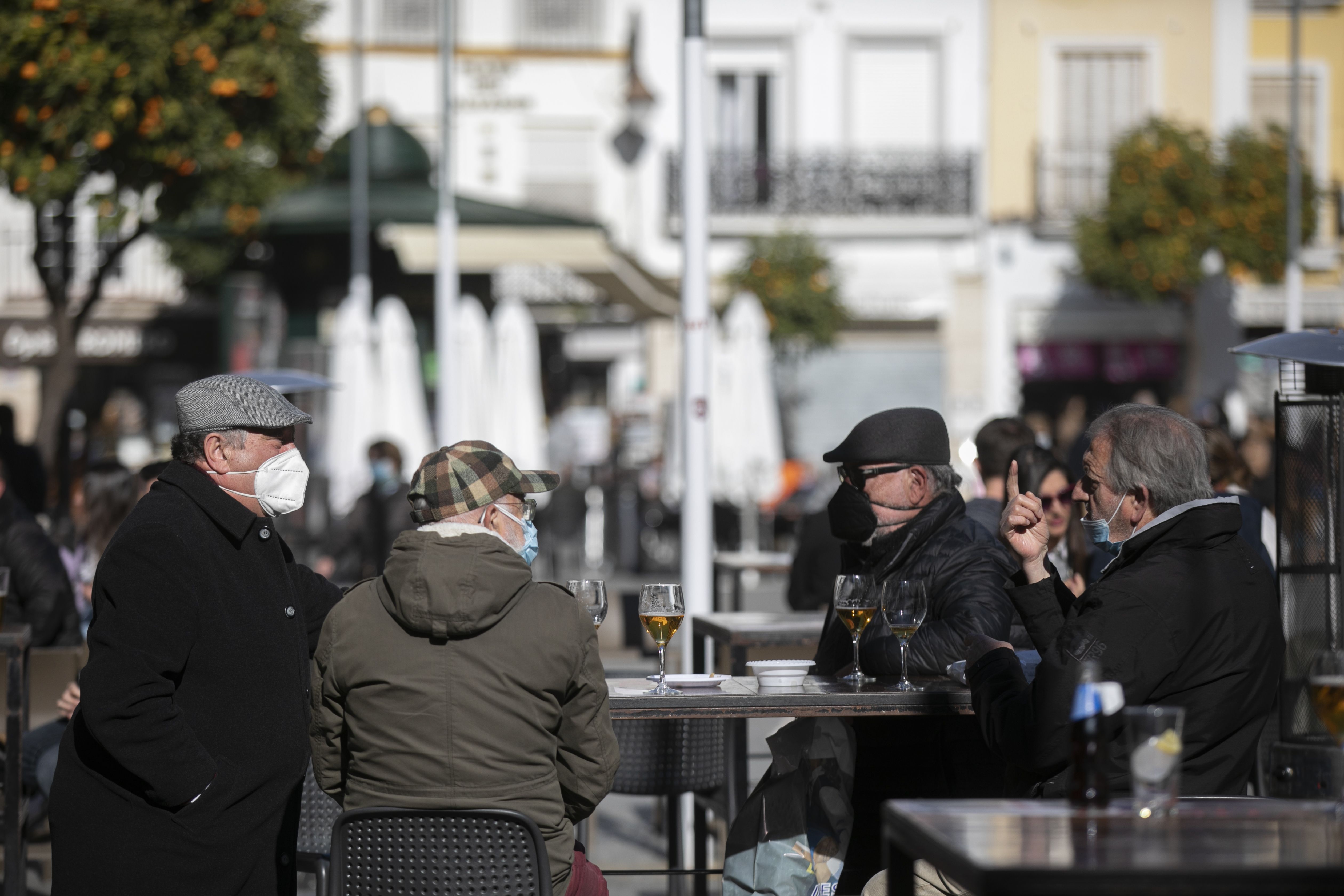 España sale por primera vez en 2021 del riesgo extremo por coronavirus