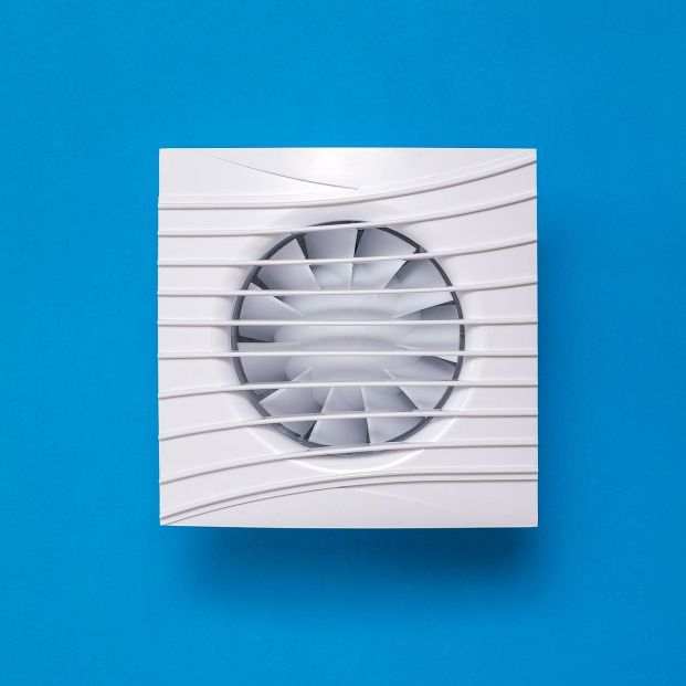 Trucos para ventilar un baño sin ventanas