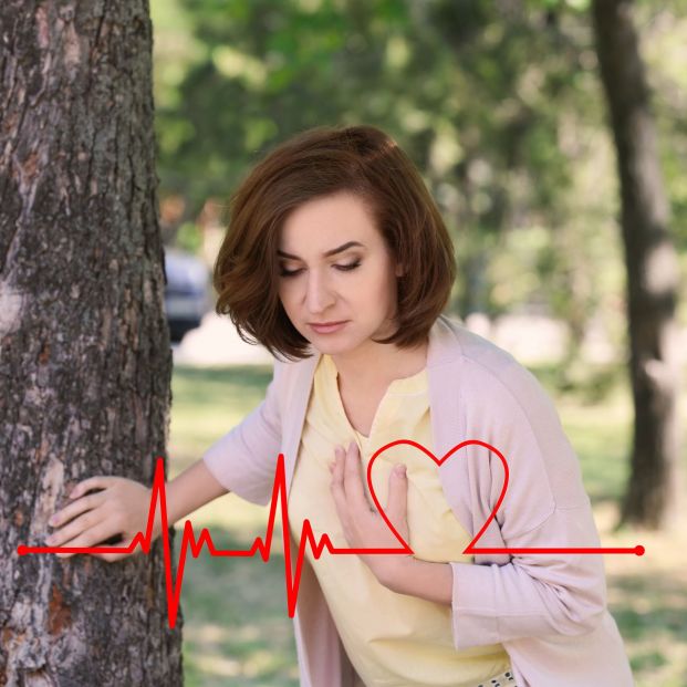 Mujer sufriendo un infarto