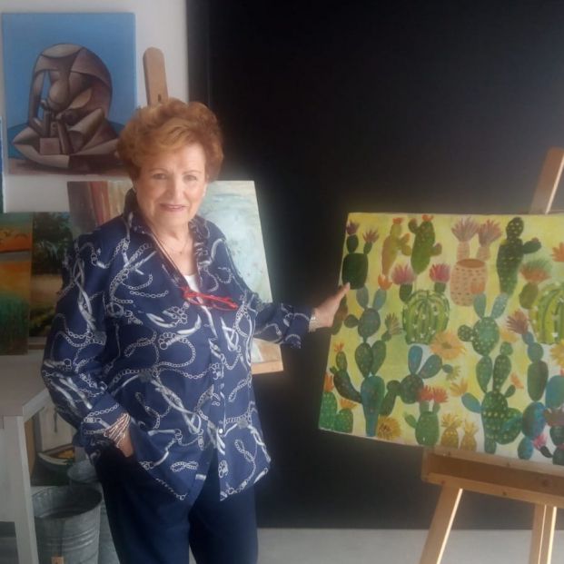 Marisa Hidalgo en sus clases de pintura.