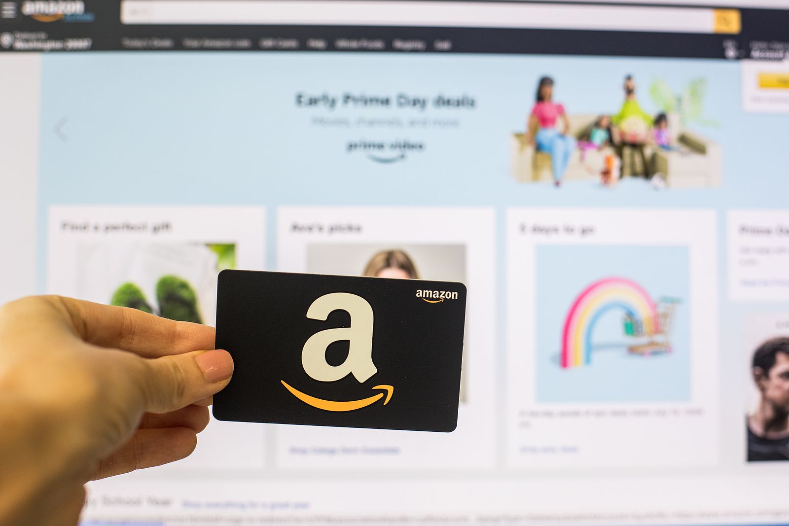 El timo de la encuesta de Amazon: chollos tecnológicos y tarjetas regalo para robarte tus datos