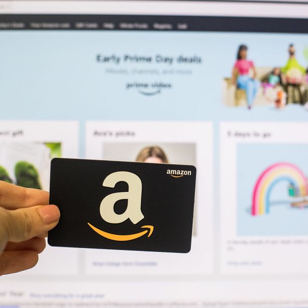 El timo de la encuesta de Amazon: chollos tecnológicos y tarjetas regalo para robarte tus datos